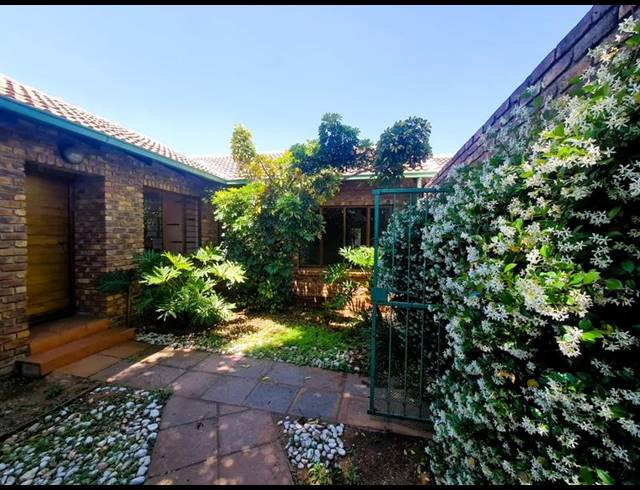 3 BEDROOM PROPERTY TO RENT IN DIE HOEWES